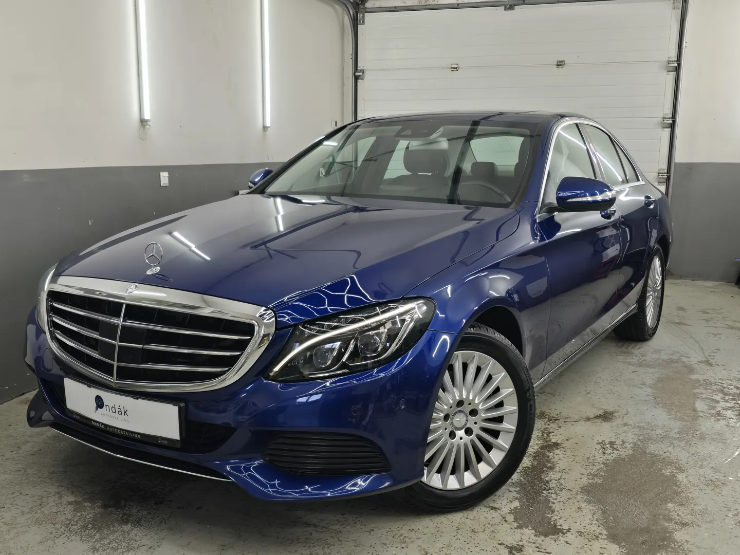 Hlavná fotka - Viackrokové leštenie a korekcia laku Mercedes-Benz C-Class